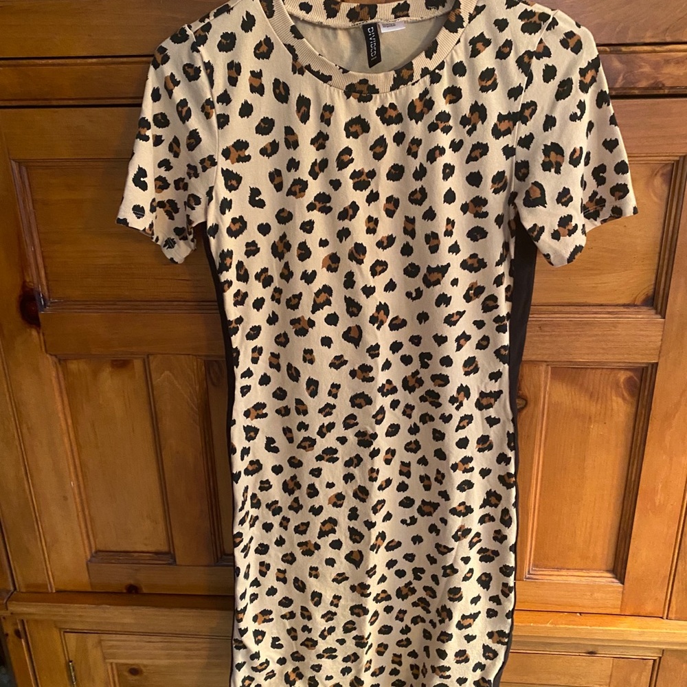 H&M Leopard Print dress. Size 8
